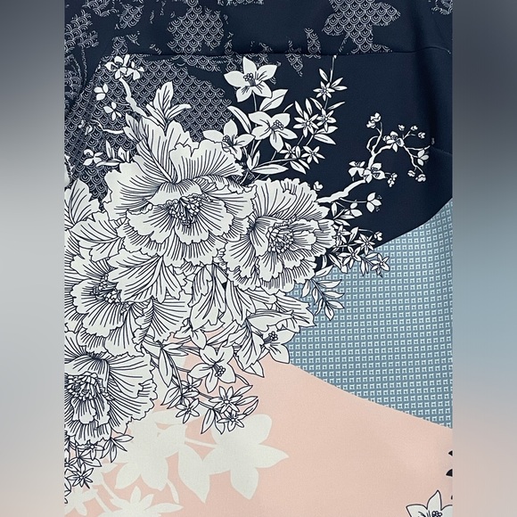 Bodycon Floral Off the Shoulder Dress. - Picture 2 of 3